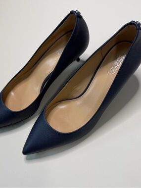 Michael Kors Navy Blue Pointed Toe Pumps Heel Size 8 Work Classic Office